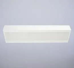 Indicada para iluminação interna em fábricas, galpões logísticos e outros ambientes industriais 